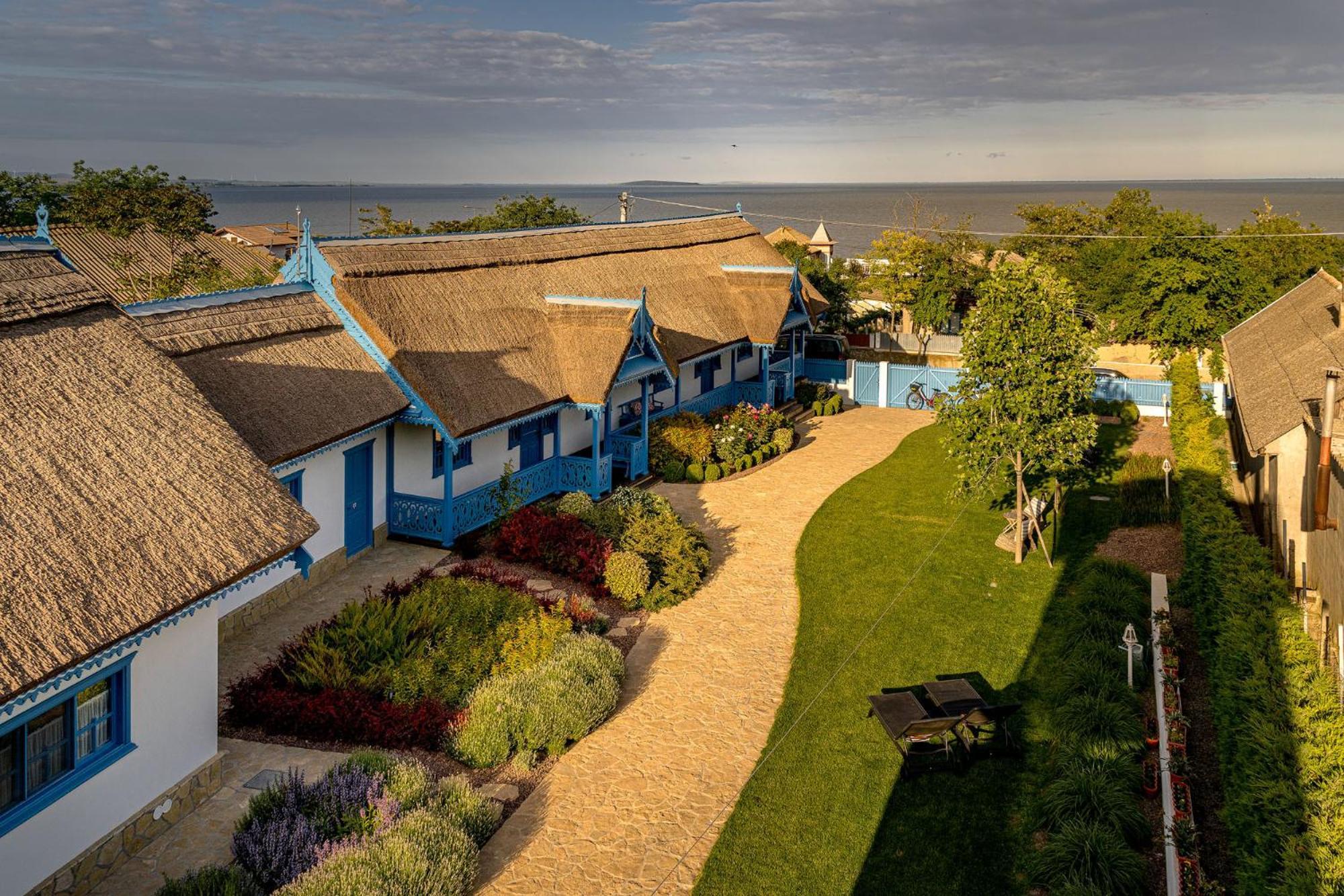 Hotel Casa Filip Din Sarichioi Exterior foto